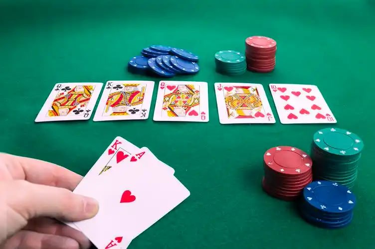 Filipino player launching a slot game on ug7771 from a smartphone